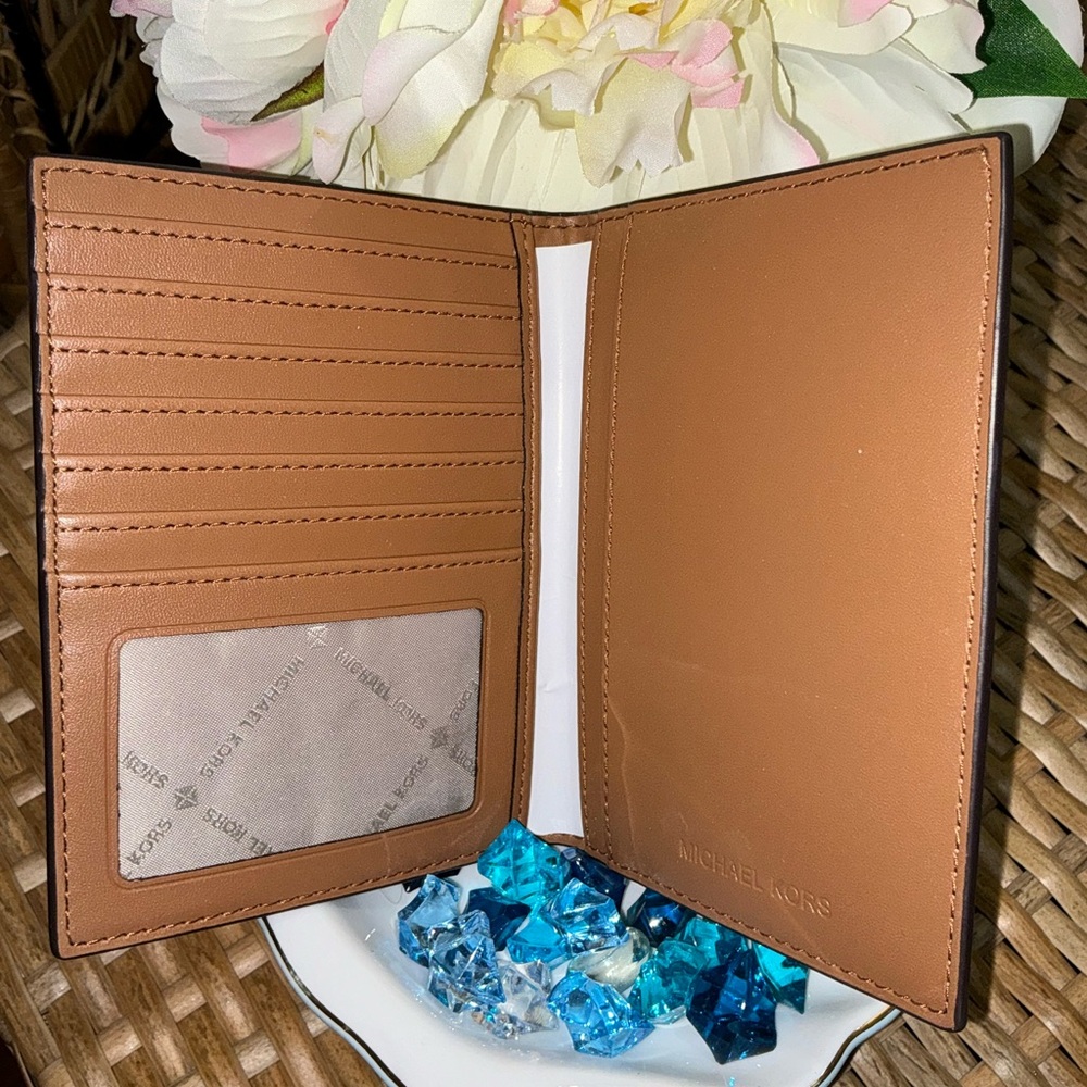 Michael Kors Signature Folding Card Case - Picture 9 of 14